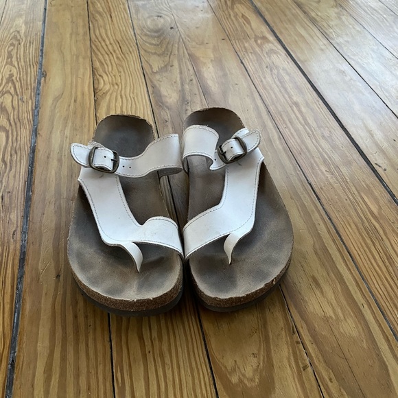 White sandals - Picture 2 of 3